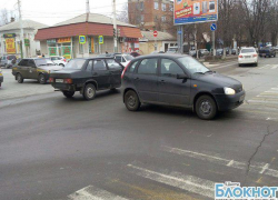 Шахтинские водители делят проезжую часть