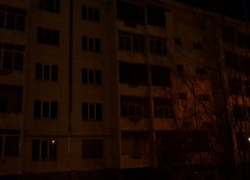 Пытаясь сделать свет, рабочие повредили кабель и обесточили целую улицу в Шахтах