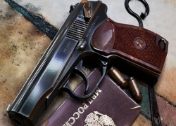 В Шахтах грабитель случайно прострелил себе ногу