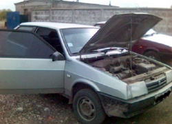 В Шахтах с автозаправки угнали автомобиль