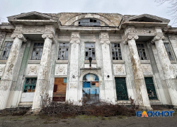 Выпускники школы №30 в Шахтах борются за сохранение культурного наследия, которое разрушается на глазах