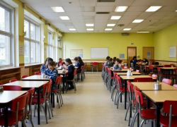 143,8 млн рублей в 2026 году выделили на бесплатное питание школьников в Шахтах