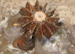 В Шахтах на территории предприятия нашли мину