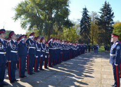 Погоны вручили новоиспеченным шахтинским кадетам на мемориале «Жертвам фашизма»