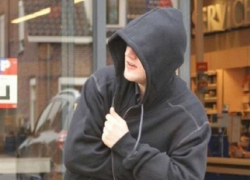 Троих шахтинцев задержали за кражу постельного белья и одежды