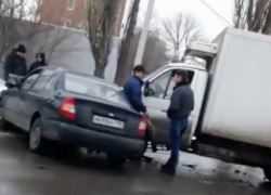 Грузовик и «Хендай» не поделили дорогу в Шахтах