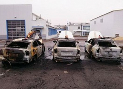 Сгоревшие в Шахтах на улице Шишкина автомобили принадлежали такси «Замок»