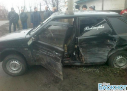 В Шахтах водитель иномарки врезался в «Ваз-2109», движущийся по встречной полосе