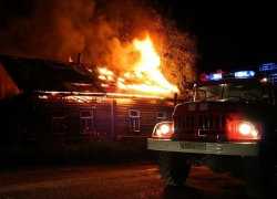 В Шахтах сгорел частный дом на Загорского