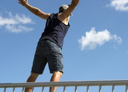 В Шахтах жертва несчастной любви пыталась покончить с собой, спрыгнув с моста