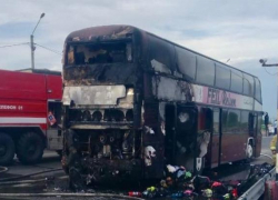 Возвращались дети домой: фото и видео сгоревшего автобуса прислал шахтинец 
