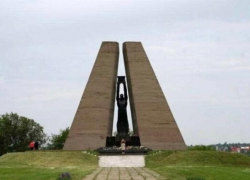 Капитальный ремонт мемориала жертвам фашизма в Шахтах перенесли