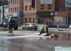 В Шахтах прорвала водопроводная труба-пятисотка