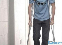 Шахтинский безработный ударил костылем продавца и угрожал физической расправой