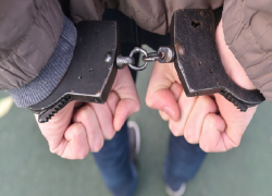 Трех преступников, находящихся в розыске, поймали на станции в Шахтах