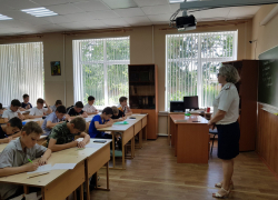 Воспитанники лучшего в России шахтинского кадетского корпуса, успешно прошедшие непростые вступительные испытания, сели за парты 