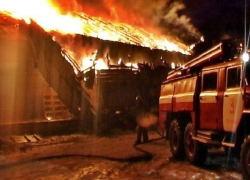 В Шахтах на Милиционной сгорели склады