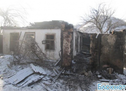 В Шахтах в заброшенном доме произошел пожар: погиб мужчина