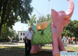 Скульптор города Шахт воздвиг 4-метрового розового слона