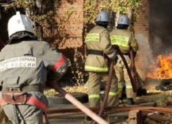В Шахтах произошел пожар на улице Скворцова