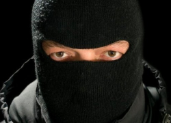 В Шахтах представившийся омоновцем грабитель забрал у инвалида планшет и телефон