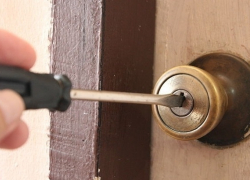 Многодетная мать из Красного Сулина грабила дома в Шахтах