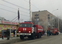  Пожар на улице Шишкина в Шахтах тушили с помощью двух машин