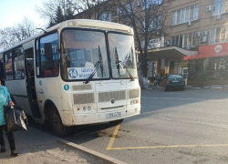 Водитель маршрута 356 НК в Шахтах: грубость, семечки и закрытые двери