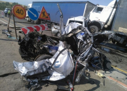 МАЗ с неисправными тормозами раздавил пять автомобилей, в том числе ДПС, на трассе под Шахтами