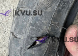 Дорога по улице Маяковского в Шахтах лишает колес машины