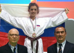 Воспитанница шахтинского тренера завоевала золото по каратэ