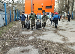 Взяли и убрали: проблемную площадку привели в порядок казаки и волонтеры