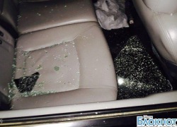 В Шахтах в районе улицы Юный Спартак разбили окно в автомобиле