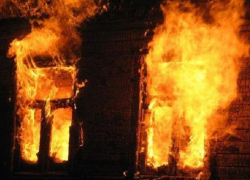 В Новошахтинске сгорел одноэтажный дом