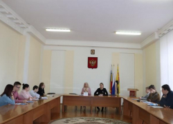 В Шахтах студенты будут учить пенсионеров