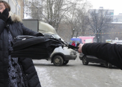 В Шахтах преступник ранил женщину ножом