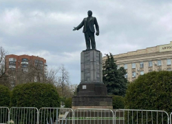  Спустя семь лет памятник В.И. Ленину на центральной площади Шахт решили отремонтировать 
