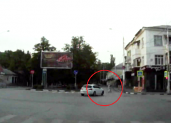 Женщина на БМВ сбила старушку на пешеходном переходе  в Шахтах