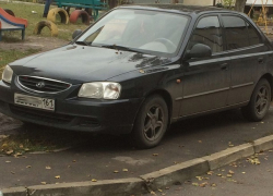 В Шахтах автохамы заняли под парковку детскую площадку и пешеходные дорожки