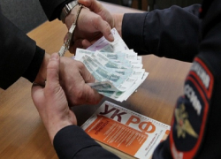 Шахтинец с психическим расстройством пытался дать взятку за сдачу экзамена по ПДД