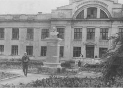 95 лет назад была открыта городская больница скорой медицинской помощи имени Ленина