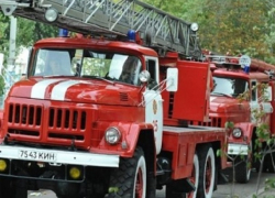Сразу две машины тушили пожар в Шахтах 