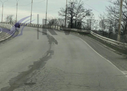 Новый мост в Шахтах начал разрушаться