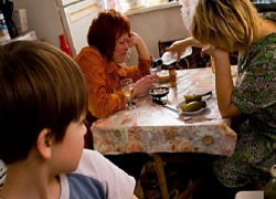 В Шахтах 13 родителей спаивали своих детей, а 7 разрешали детям выпивать
