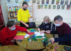«Бумажная пластика» помогает шахтинцам почтенного возраста держать себя в тонусе