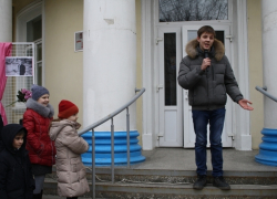 3 марта прохожие в Шахтах декламировали стихи прямо на улице