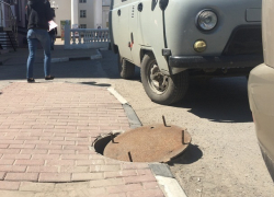 Люк-убийца поджидает свою жертву в центре города Шахты