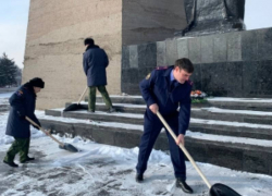 Следователи и кадеты привели в порядок мемориал «Жертвам фашизма»