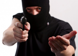 Дерзкий налетчик, нападавший на магазины в Шахтах, может сесть на 10 лет