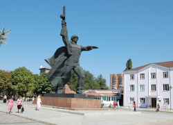 К 9 мая памятник Солдату в Шахтах оборудуют подсветкой